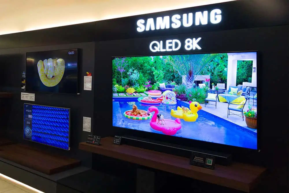 2020:,samsung,qled,uhd,8k,tvs,,műsorok,a,demó,kép