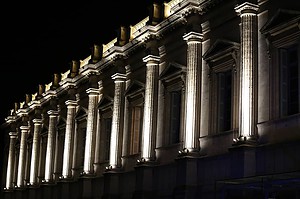 outdoor,nocturnal,view,of,the,lateral,facade,of,the,old