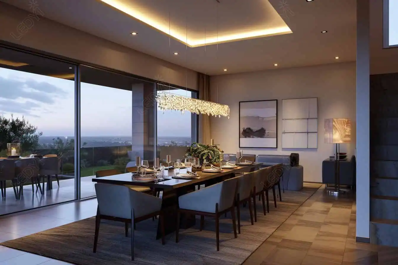Sala de jantar moderna com grandes janelas e iluminação elegante.